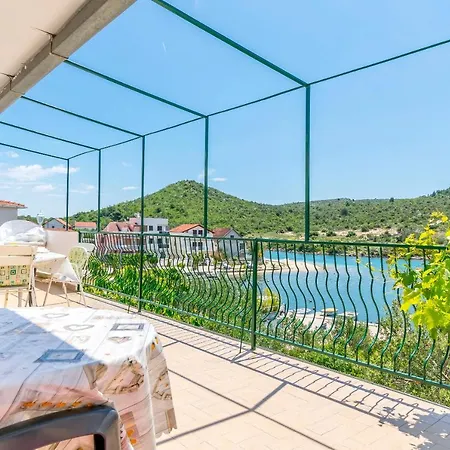 Daire Garden By The Sea *