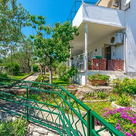 Garden By The Sea Daire *