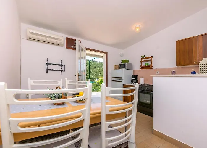 Garden By The Sea * روغوزنيكا